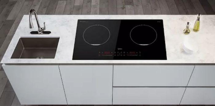 Thiết kế trang trọng, lịch sự, mặt kính đen đầy nổi bật