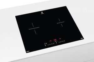 Đánh giá bếp từ đôi electrolux ehi7260ba có tốt không?