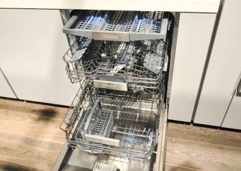 Các bộ phận của máy được thiết kế công phu