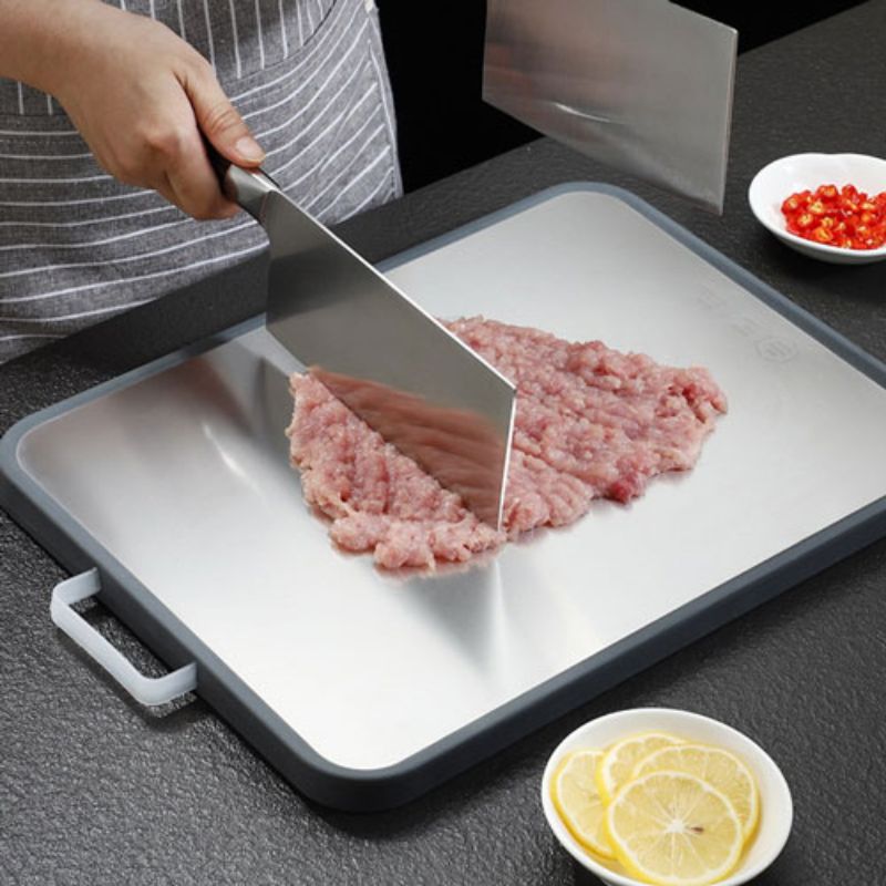 Thớt inox chỉ chặt được những loại có độ cứng vừa phải